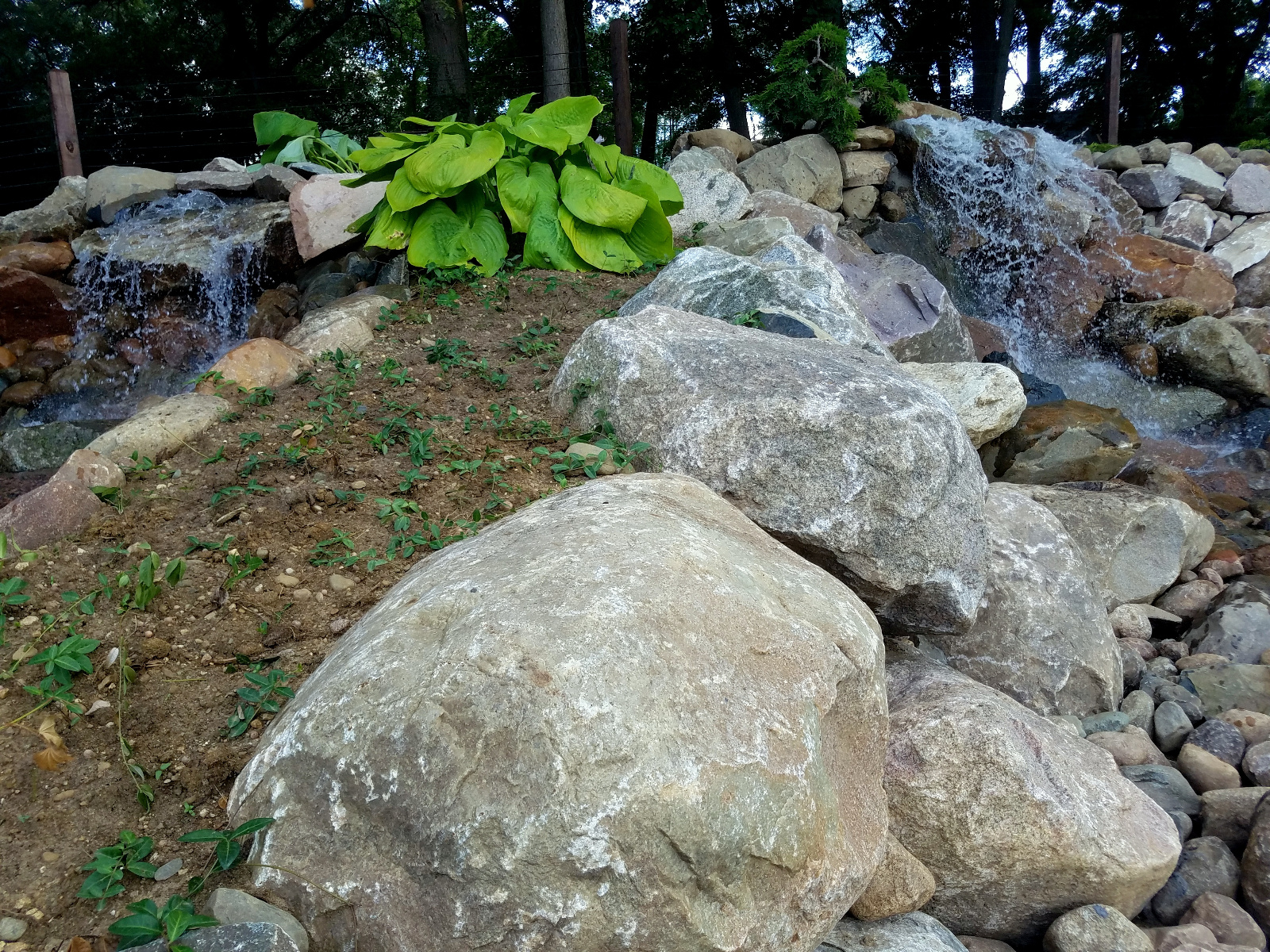 Land separator between both falls